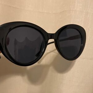 American Eagle Vintage Black Sunglasses smoke lenses